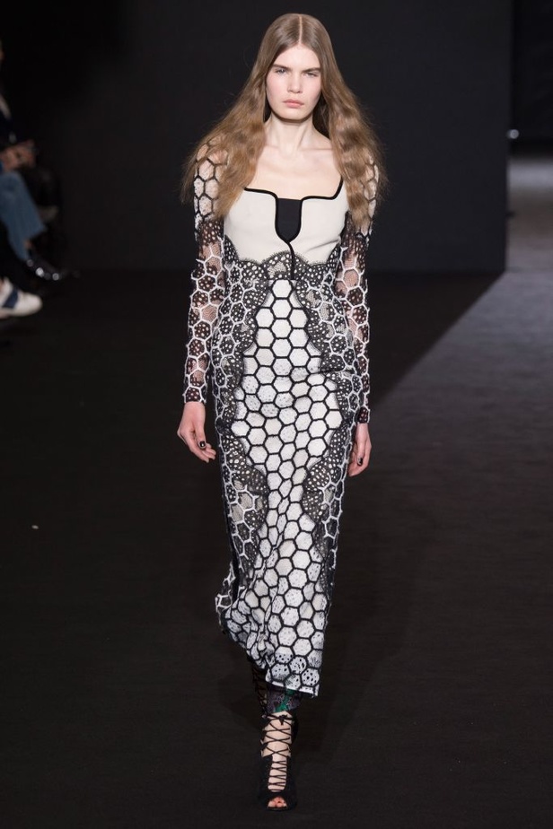 عرض رولاند موريت لخريف وشتاء 2016-2017