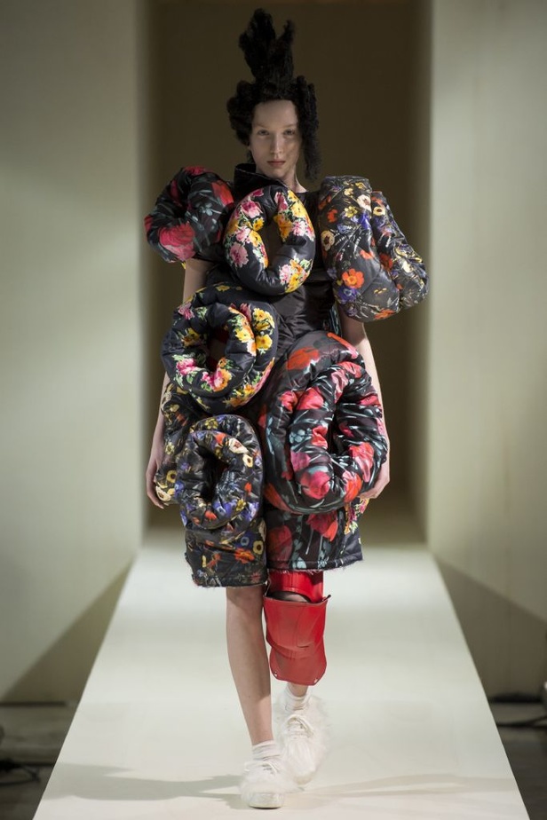 مجموعة "كوم دي غارسون" لخريف وشتاء 2016-2017