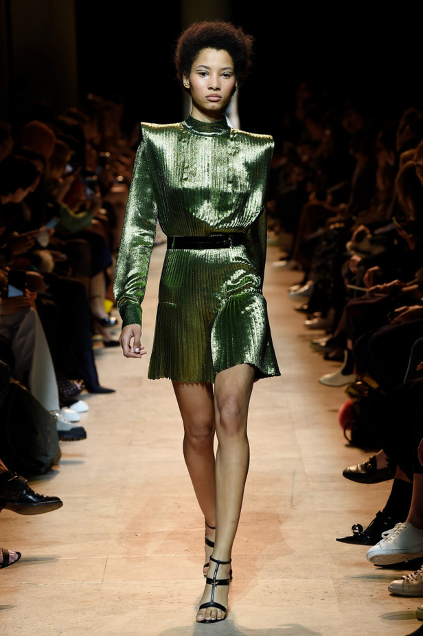 عرض أزياء موغلر لموسم خريف وشتاء 2017