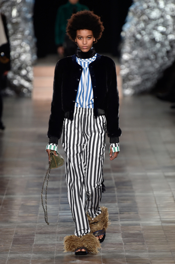 عرض أزياء سونيا ريكيل لموسم خريف وشتاء 2017