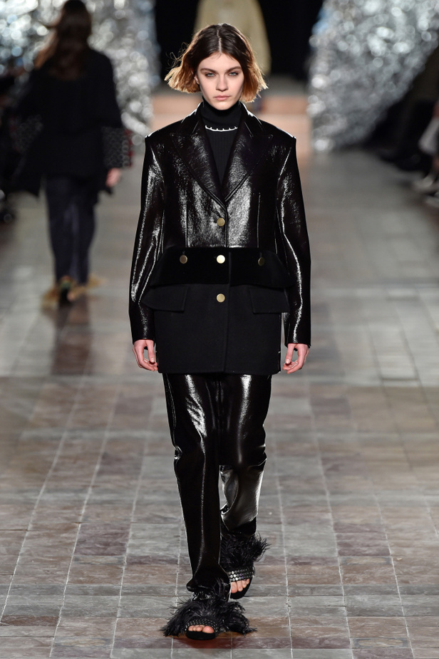 عرض أزياء سونيا ريكيل لموسم خريف وشتاء 2017