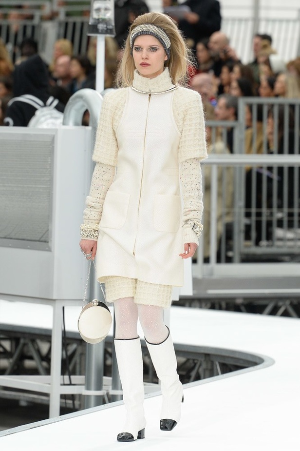 عرض أزياء “شانيل” Chanel لخريف وشتاء 2017