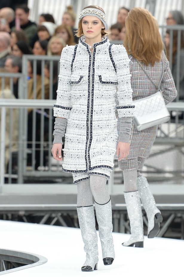 عرض أزياء “شانيل” Chanel لخريف وشتاء 2017