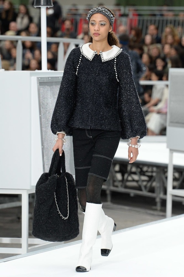 عرض أزياء “شانيل” Chanel لخريف وشتاء 2017