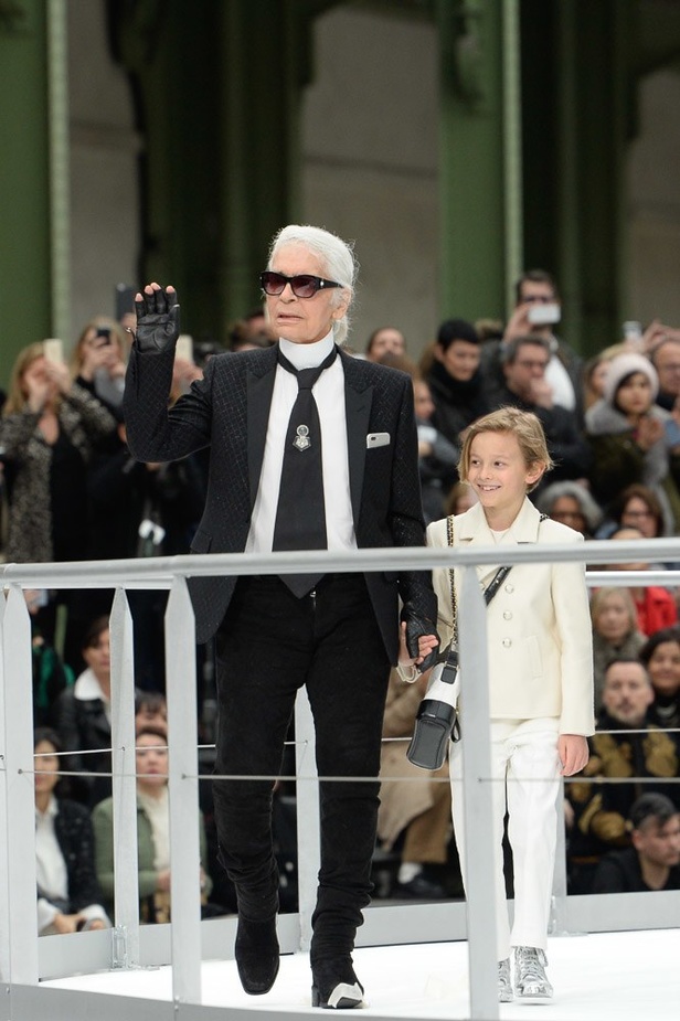 عرض أزياء “شانيل” Chanel لخريف وشتاء 2017