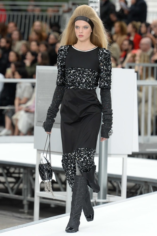 عرض أزياء “شانيل” Chanel لخريف وشتاء 2017