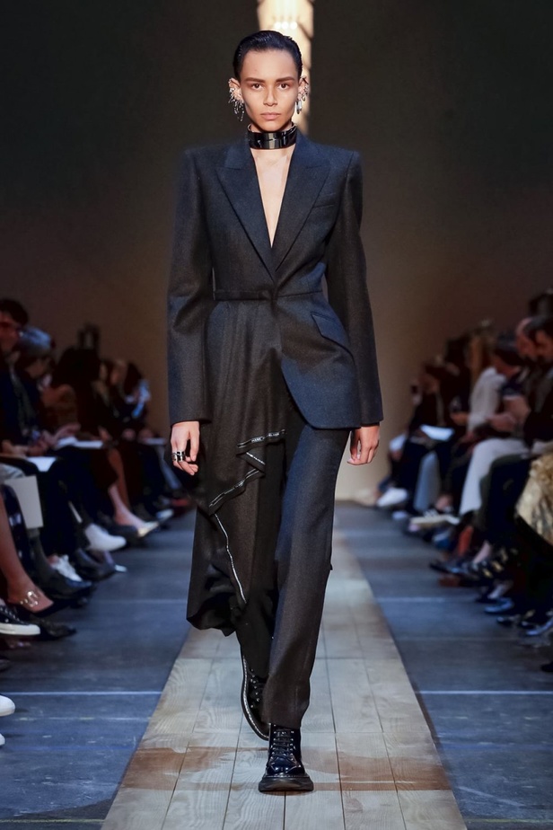 عرض أزياء ألكسندر ماكوين لموسم خريف وشتاء 2019