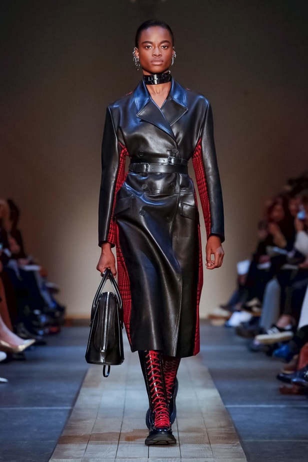 عرض أزياء ألكسندر ماكوين لموسم خريف وشتاء 2019