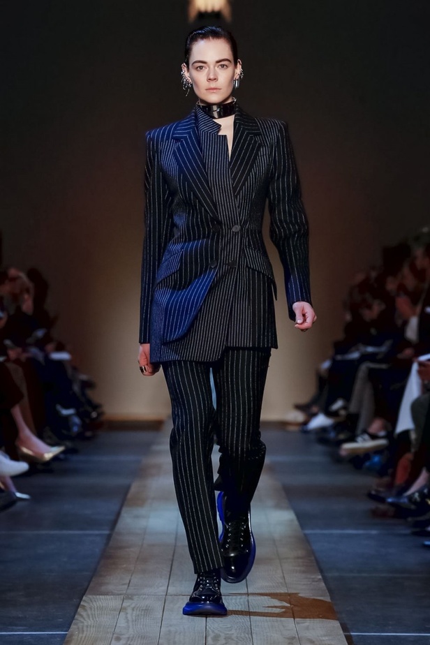 عرض أزياء ألكسندر ماكوين لموسم خريف وشتاء 2019