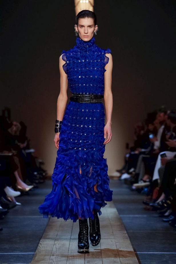 عرض أزياء ألكسندر ماكوين لموسم خريف وشتاء 2019