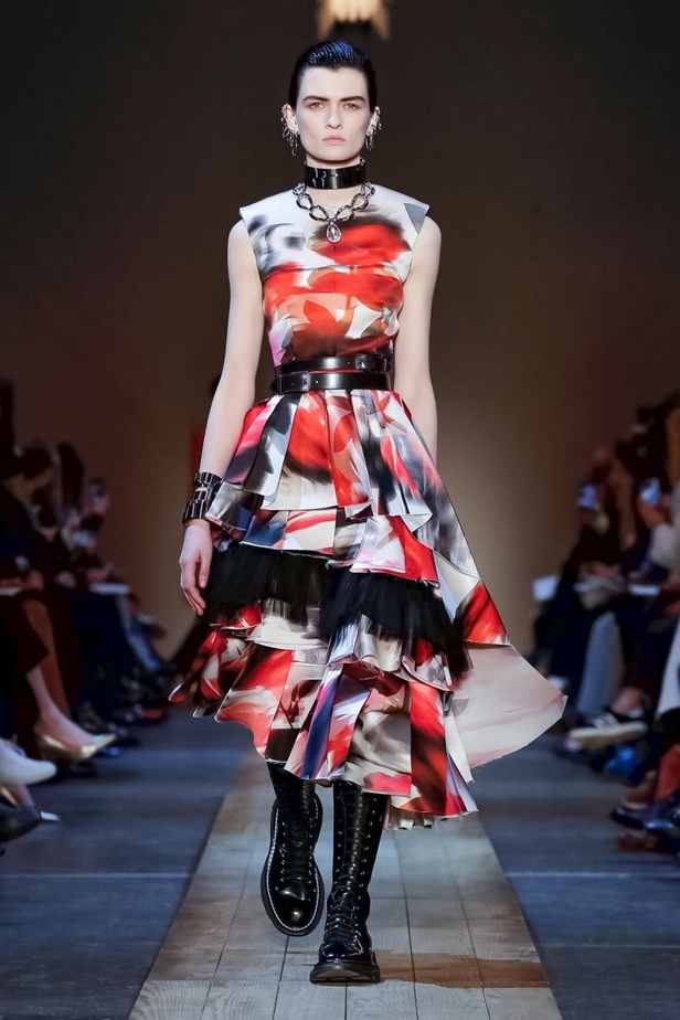 عرض أزياء ألكسندر ماكوين لموسم خريف وشتاء 2019