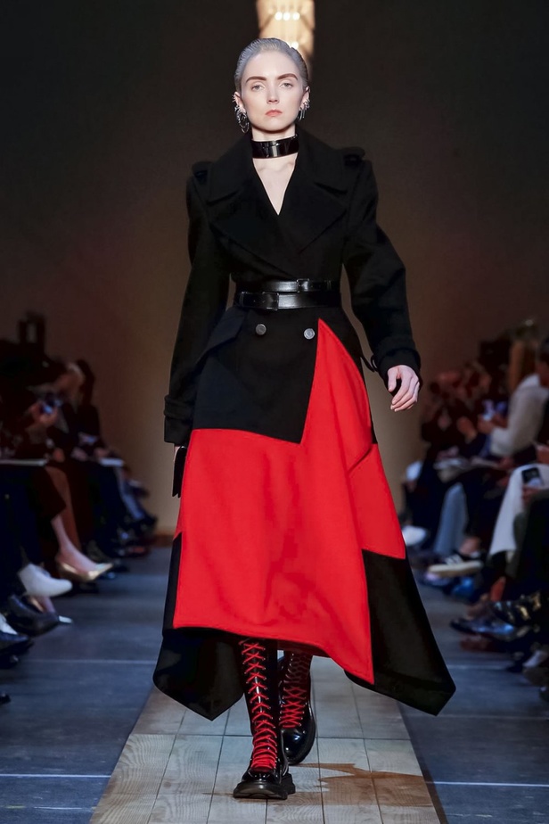 عرض أزياء ألكسندر ماكوين لموسم خريف وشتاء 2019