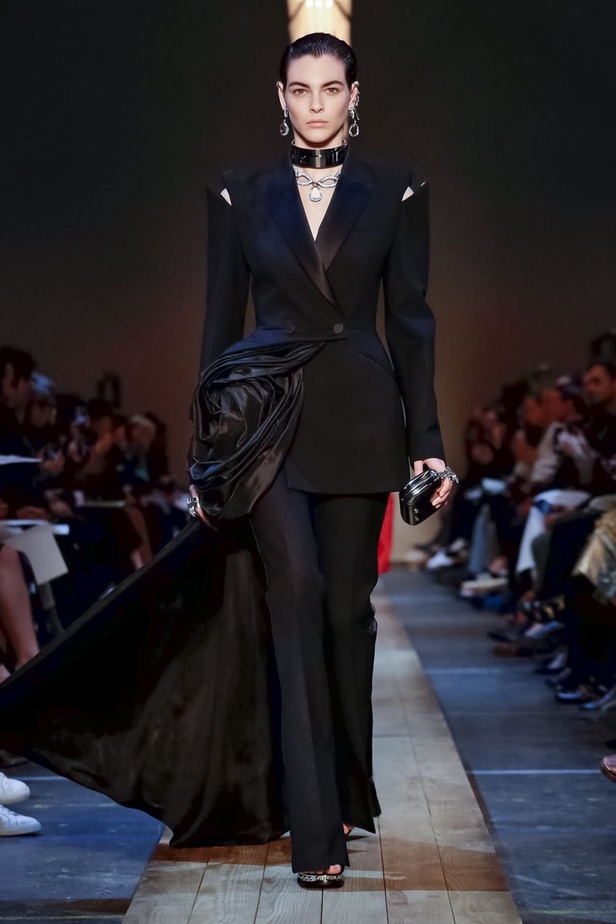 عرض أزياء ألكسندر ماكوين لموسم خريف وشتاء 2019