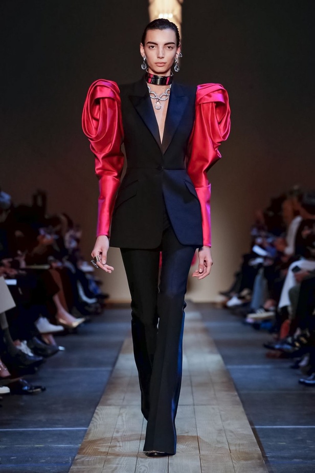 عرض أزياء ألكسندر ماكوين لموسم خريف وشتاء 2019