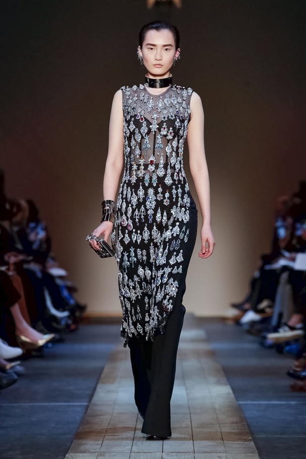 عرض أزياء ألكسندر ماكوين لموسم خريف وشتاء 2019