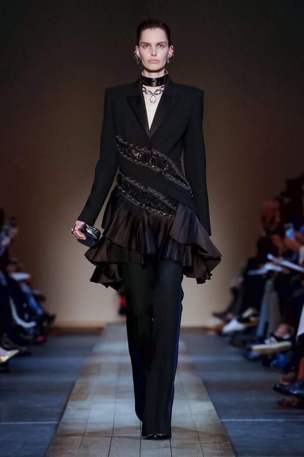 عرض أزياء ألكسندر ماكوين لموسم خريف وشتاء 2019