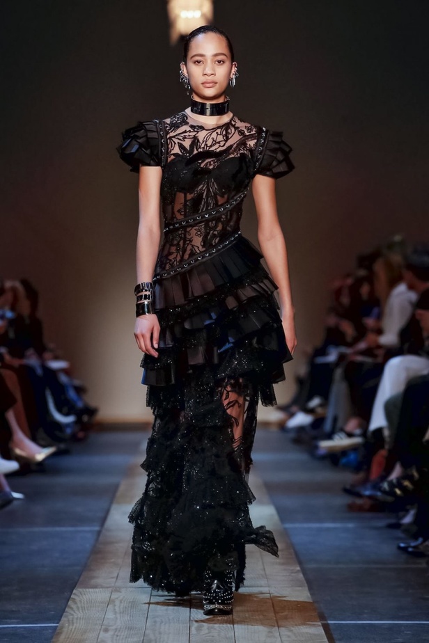 عرض أزياء ألكسندر ماكوين لموسم خريف وشتاء 2019