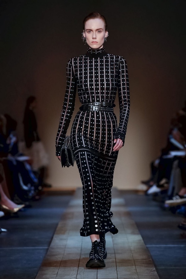 عرض أزياء ألكسندر ماكوين لموسم خريف وشتاء 2019