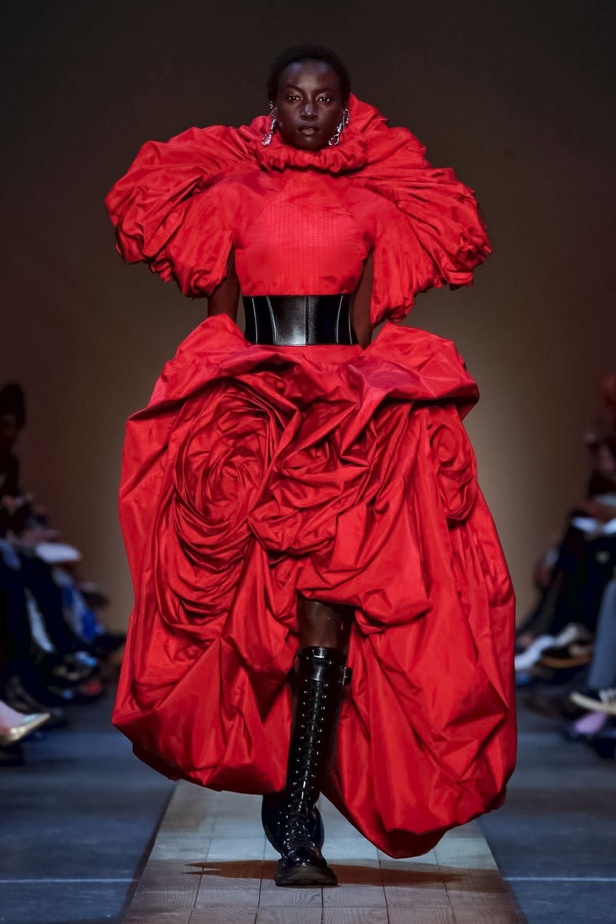 عرض أزياء ألكسندر ماكوين لموسم خريف وشتاء 2019