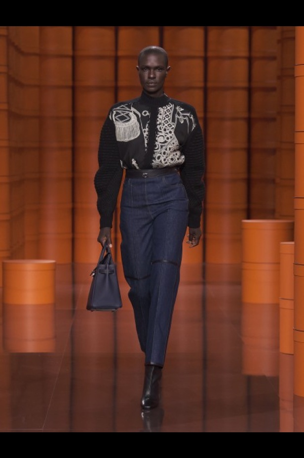 عرض أزياء Hermès لخريف وشتاء 2021-2022