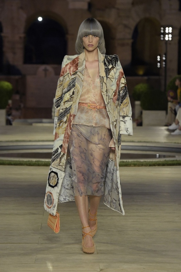 مجموعة فندي كوتور 2020 تحتفي  بالعراقة الإيطالية