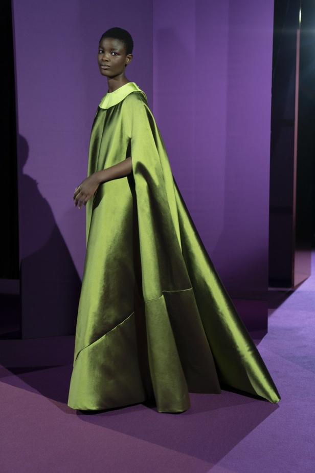 عرض ازياء مجموعة ALEXIS MABILLE للهوت كوتور لخريف 2021 في باريس