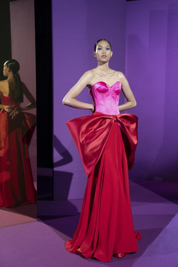 عرض ازياء مجموعة ALEXIS MABILLE للهوت كوتور لخريف 2021 في باريس