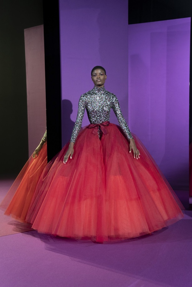 عرض ازياء مجموعة ALEXIS MABILLE للهوت كوتور لخريف 2021 في باريس
