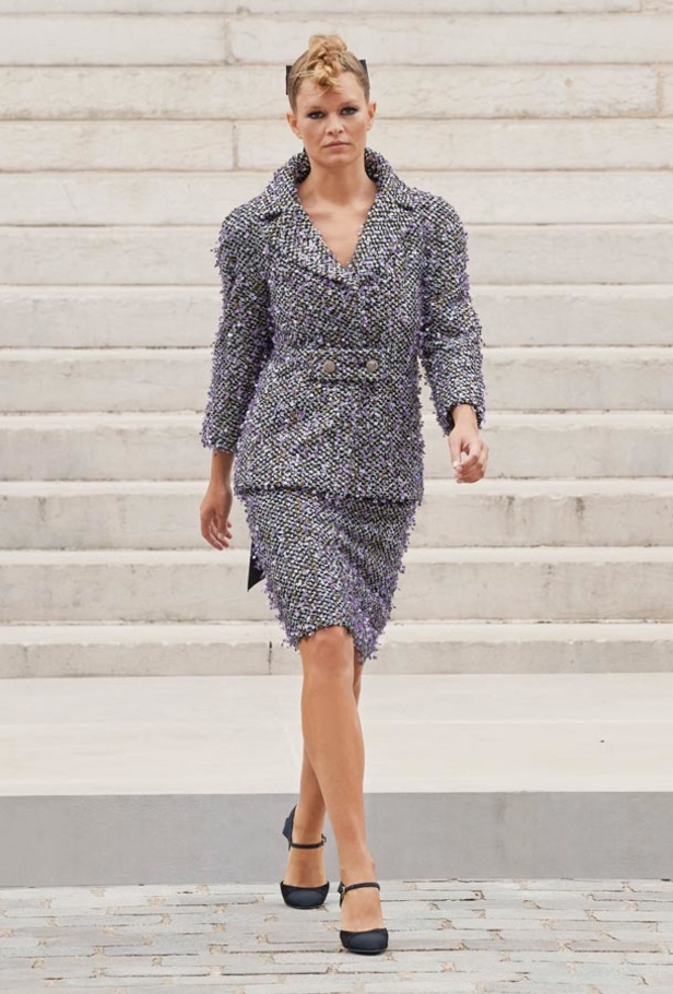 عرض أزياء دار شانيل CHANEL للأزياء الراقية لخريف وشتاء 2021-2022