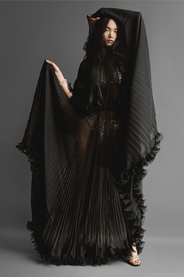 من عرض ازياء Alexandre Vauthier للهوت كوتور لخريف وشتاء 2021-2022