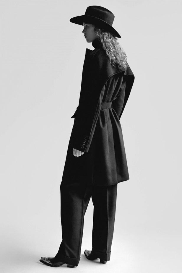 من عرض ازياء Alexandre Vauthier للهوت كوتور لخريف وشتاء 2021-2022