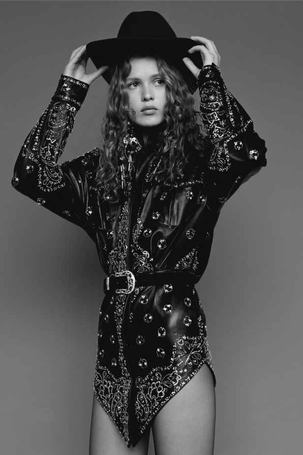 من عرض ازياء Alexandre Vauthier للهوت كوتور لخريف وشتاء 2021-2022