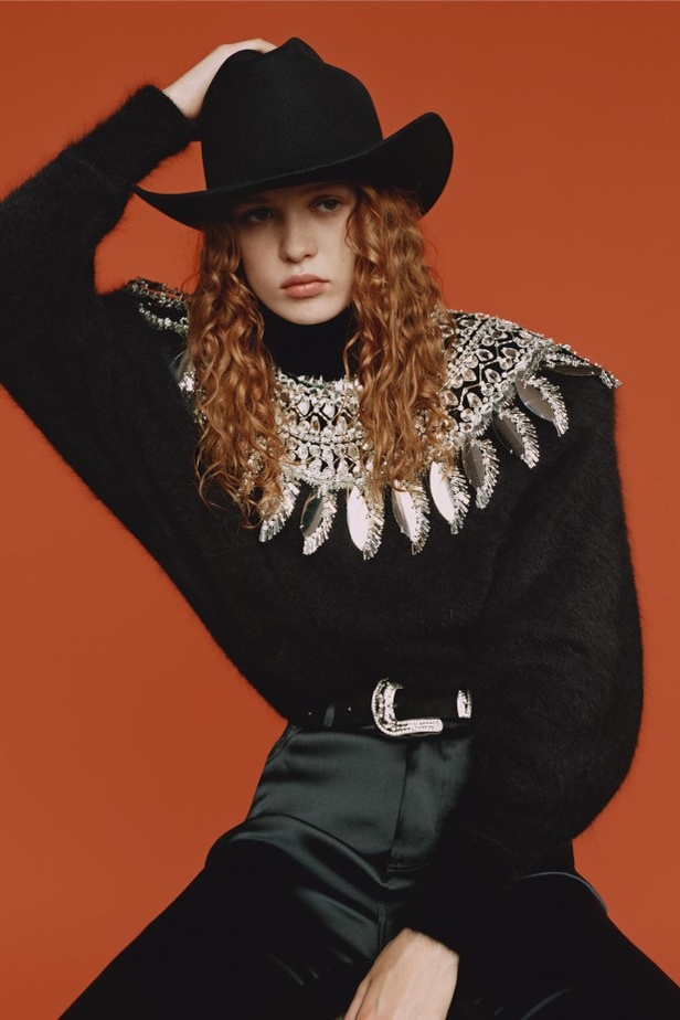 من عرض ازياء Alexandre Vauthier للهوت كوتور لخريف وشتاء 2021-2022