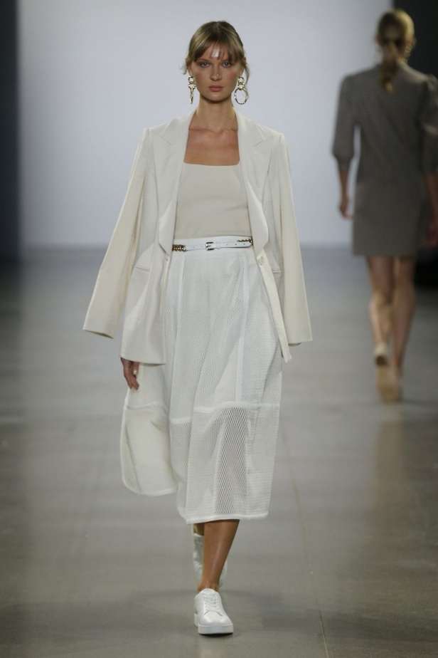  اسبوع الموضة في نيويورك 2019 ابرز صيحات أزياء و اكسسوارات ELIE TAHARI لربيع وصيف 2020 