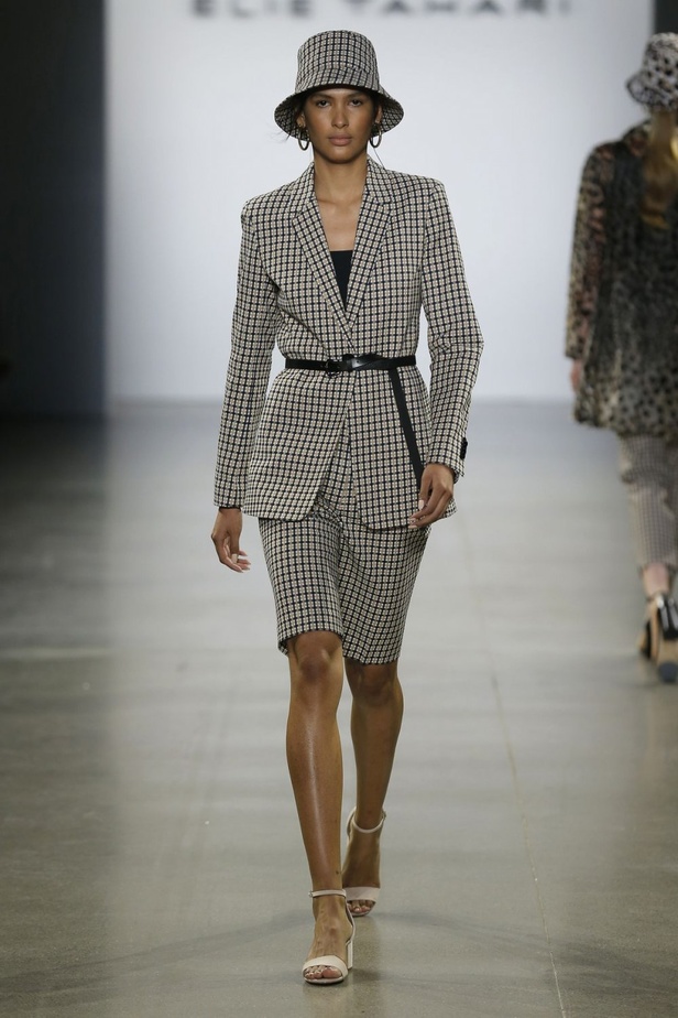  اسبوع الموضة في نيويورك 2019 ابرز صيحات أزياء و اكسسوارات ELIE TAHARI لربيع وصيف 2020 