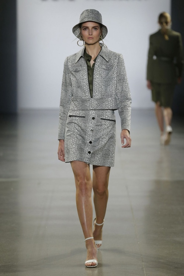  اسبوع الموضة في نيويورك 2019 ابرز صيحات أزياء و اكسسوارات ELIE TAHARI لربيع وصيف 2020 