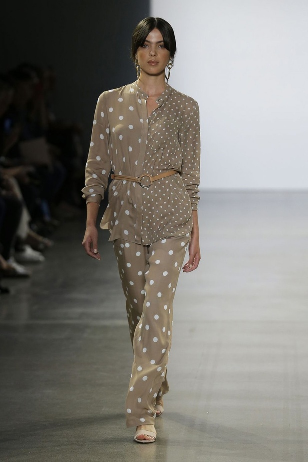  اسبوع الموضة في نيويورك 2019 ابرز صيحات أزياء و اكسسوارات ELIE TAHARI لربيع وصيف 2020 