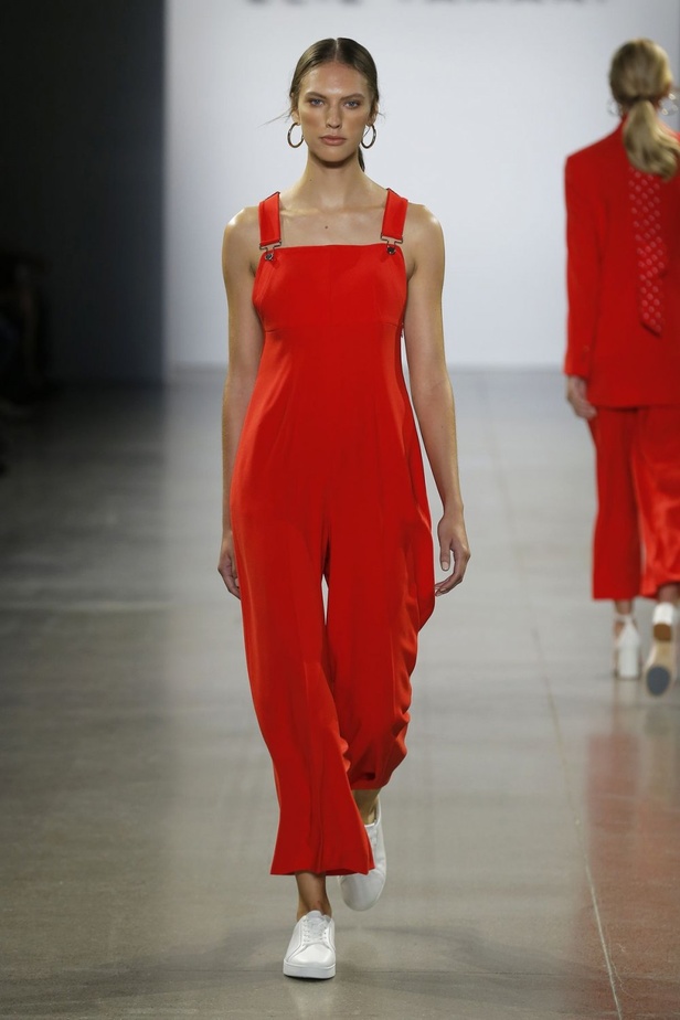  اسبوع الموضة في نيويورك 2019 ابرز صيحات أزياء و اكسسوارات ELIE TAHARI لربيع وصيف 2020 