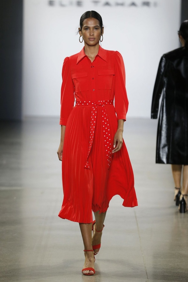  اسبوع الموضة في نيويورك 2019 ابرز صيحات أزياء و اكسسوارات ELIE TAHARI لربيع وصيف 2020 