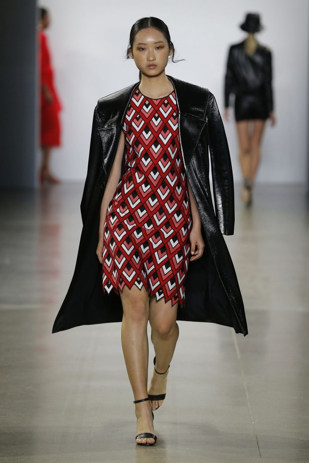  اسبوع الموضة في نيويورك 2019 ابرز صيحات أزياء و اكسسوارات ELIE TAHARI لربيع وصيف 2020 