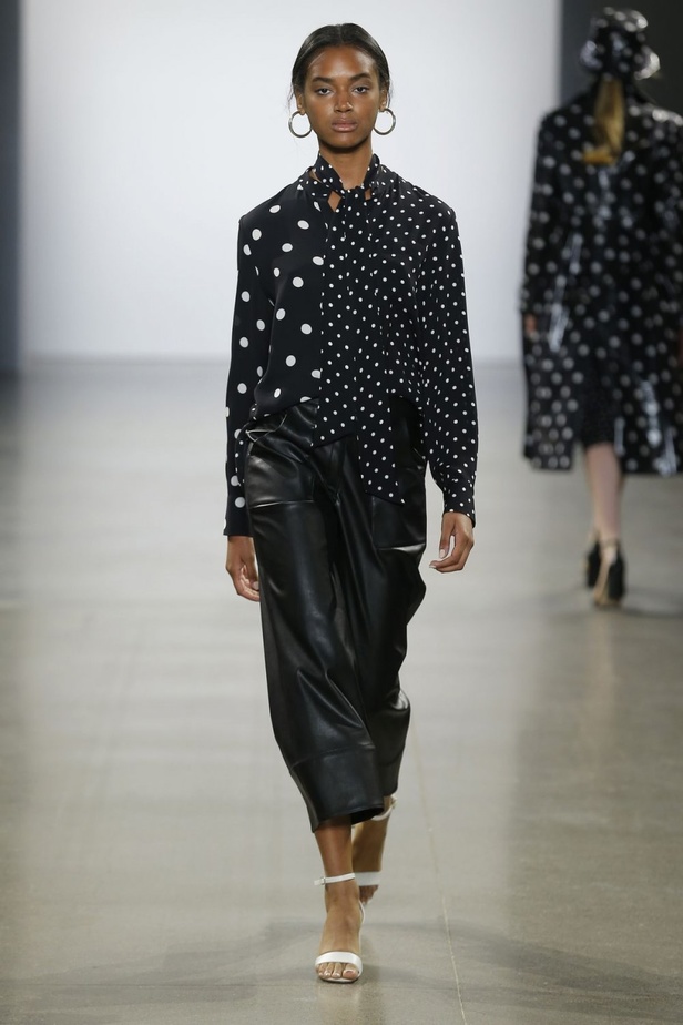  اسبوع الموضة في نيويورك 2019 ابرز صيحات أزياء و اكسسوارات ELIE TAHARI لربيع وصيف 2020 