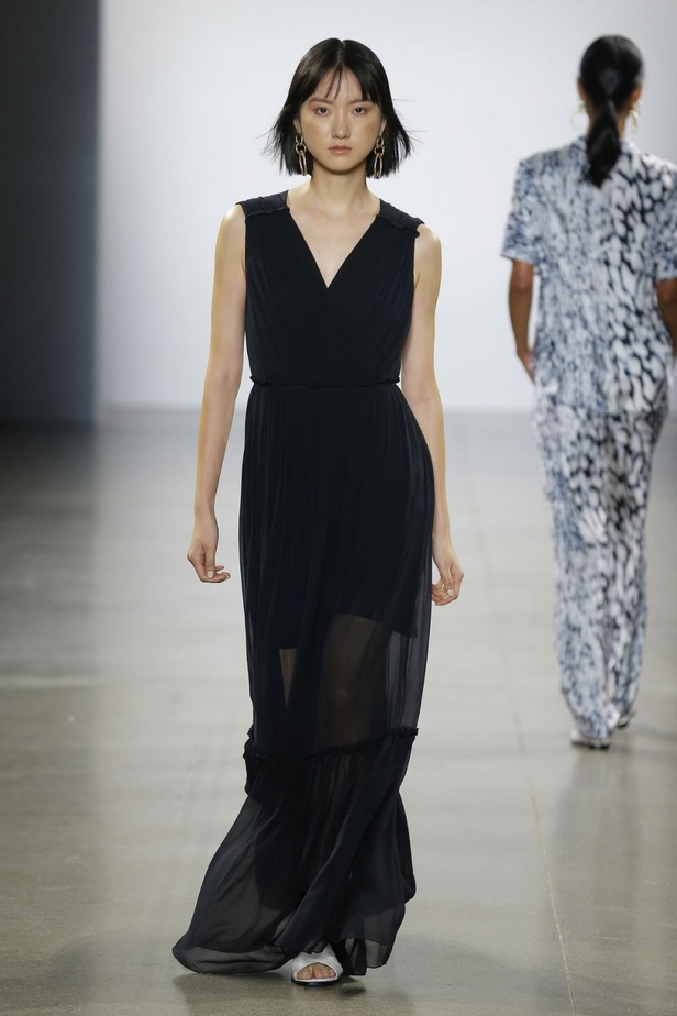  اسبوع الموضة في نيويورك 2019 ابرز صيحات أزياء و اكسسوارات ELIE TAHARI لربيع وصيف 2020 