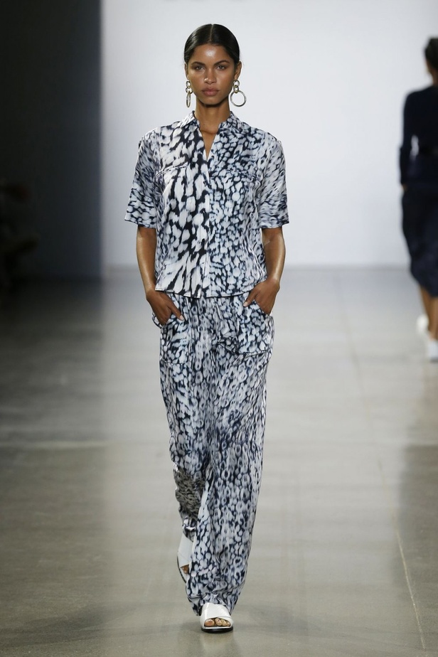  اسبوع الموضة في نيويورك 2019 ابرز صيحات أزياء و اكسسوارات ELIE TAHARI لربيع وصيف 2020 