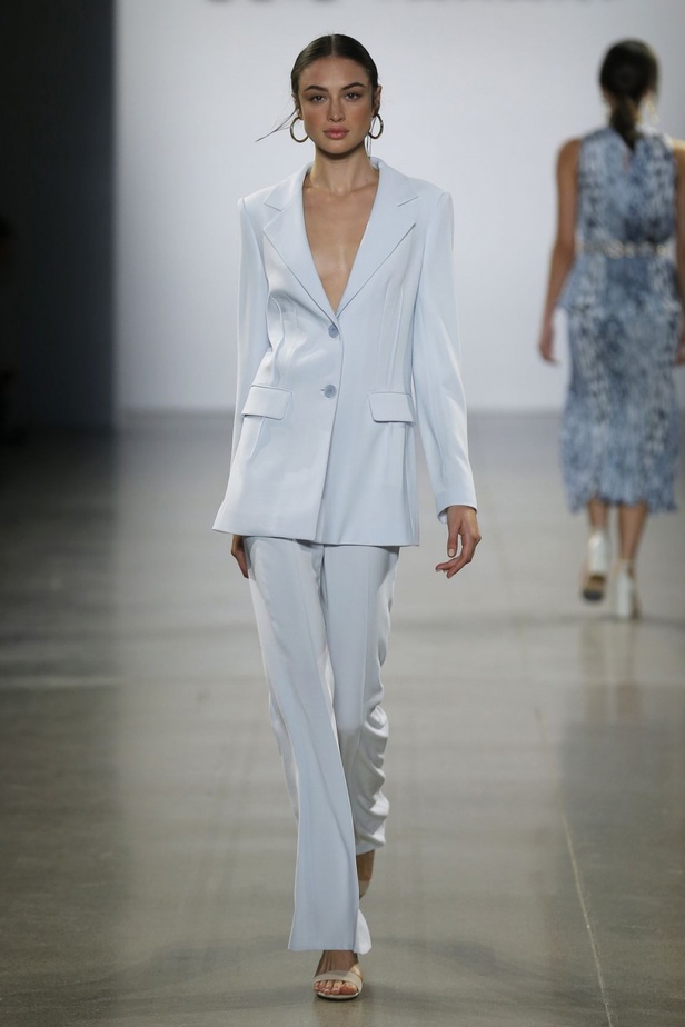  اسبوع الموضة في نيويورك 2019 ابرز صيحات أزياء و اكسسوارات ELIE TAHARI لربيع وصيف 2020 