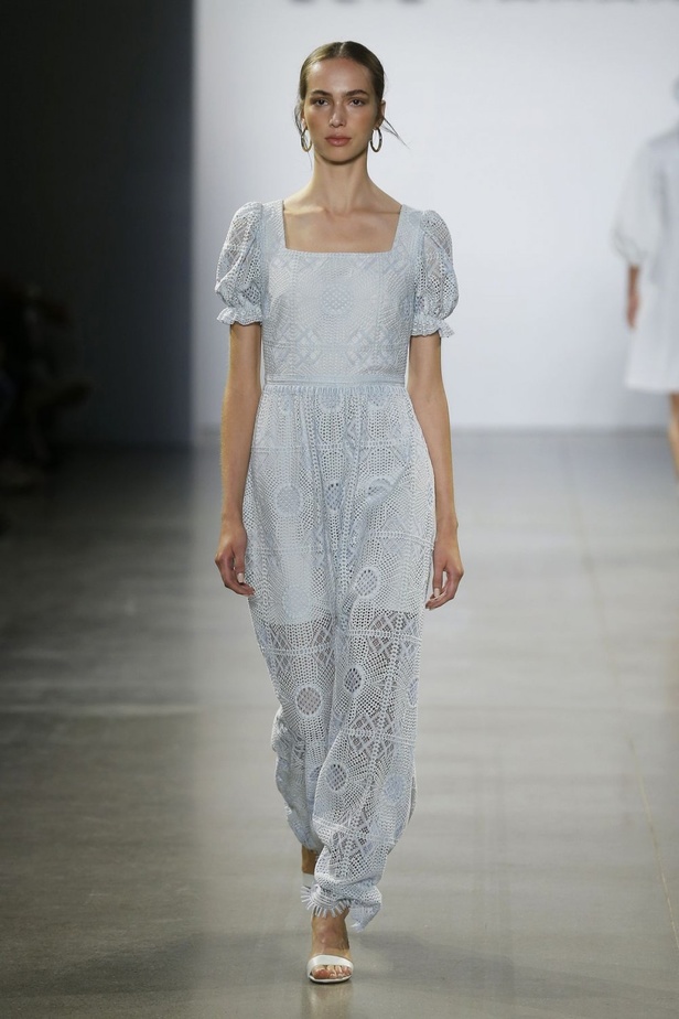  اسبوع الموضة في نيويورك 2019 ابرز صيحات أزياء و اكسسوارات ELIE TAHARI لربيع وصيف 2020 