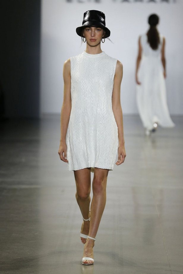  اسبوع الموضة في نيويورك 2019 ابرز صيحات أزياء و اكسسوارات ELIE TAHARI لربيع وصيف 2020 