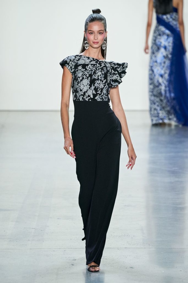  اسبوع الموضة في نيويورك 2019  موديلات فساتين TADASHI SHOJI لربيع وصيف 2020 