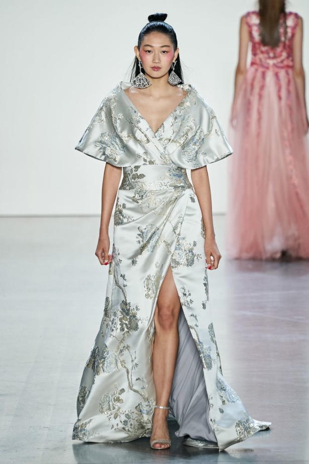  اسبوع الموضة في نيويورك 2019  موديلات فساتين TADASHI SHOJI لربيع وصيف 2020 