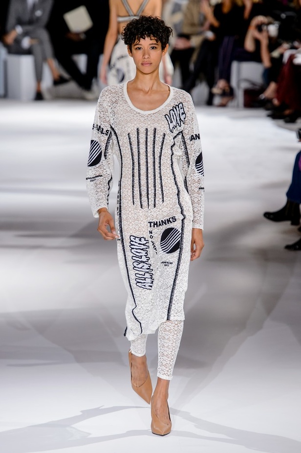 مجموعة “ستيلا ماكارتني” لموسم ربيع وصيف 2017