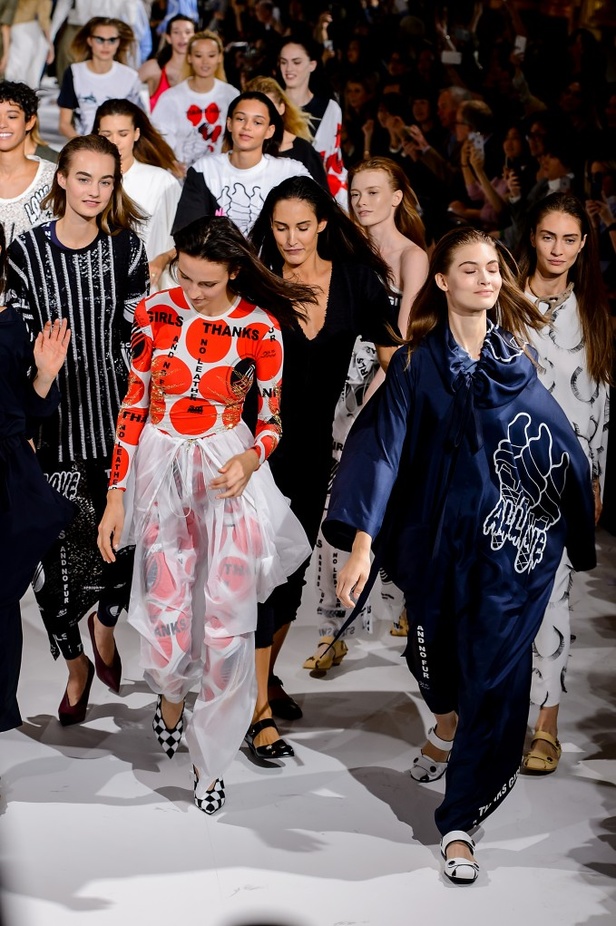 مجموعة “ستيلا ماكارتني” لموسم ربيع وصيف 2017